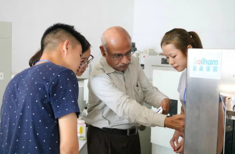 外國專家現(xiàn)場指導(dǎo)加快技術(shù)轉(zhuǎn)化步伐